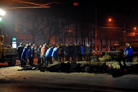 Hố tử thần rộng 15 mét và sâu khoảng 5 mét 