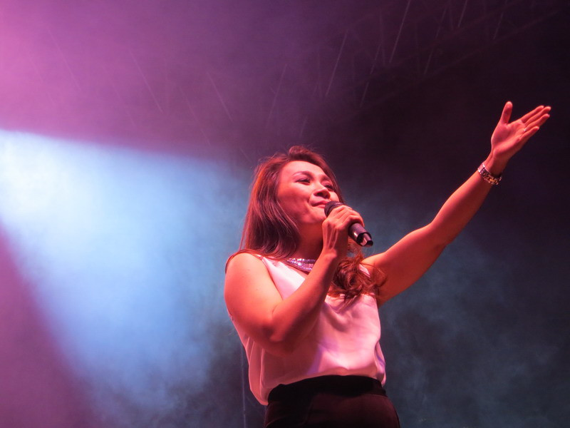 Mai Trang với Ly cafe Ban mê