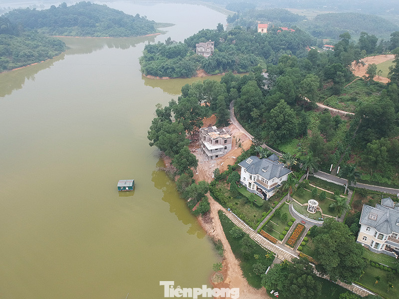 Dự án 'xẻ thịt' hồ Đồng Mô vẫn đổ đất thi công trong quá trình thanh tra ảnh 1