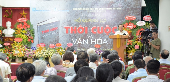 Ra mắt cuốn sách 'Thời cuộc và Văn hóa' của nhà báo Hồ Quang Lợi ảnh 1
