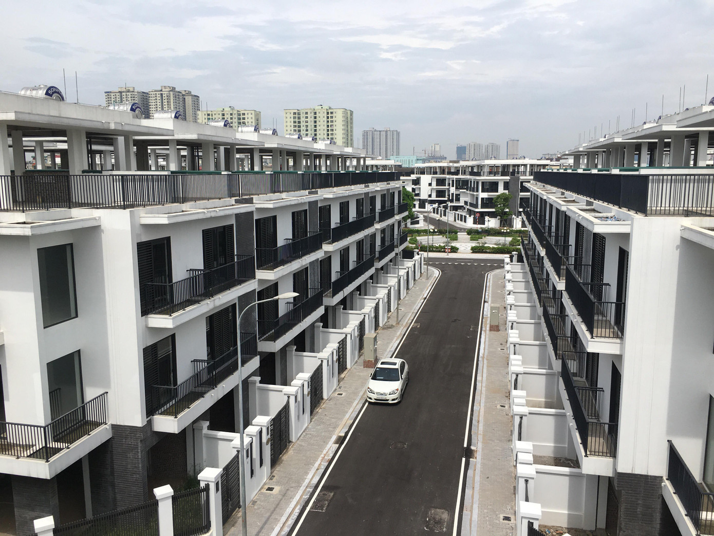 Được xây 3 tầng, doanh nghiệp tự 'vẽ' thêm tầng để bán ảnh 1