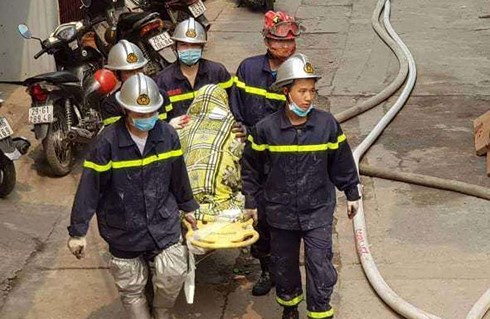 Rớt nước mắt cảnh thi thể 3 mẹ con ôm nhau trong vụ cháy 8 người chết, mất tích ảnh 2