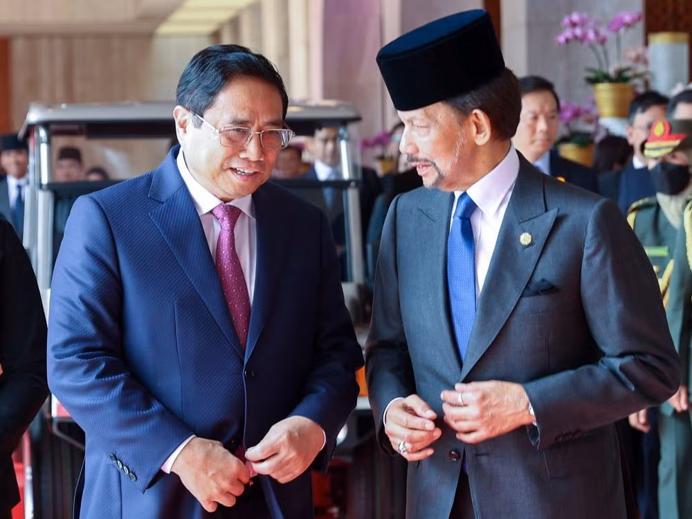 Thủ tướng Phạm Minh Chính và Quốc vương Hassanal Bolkiah. Ảnh: Nhật Bắc