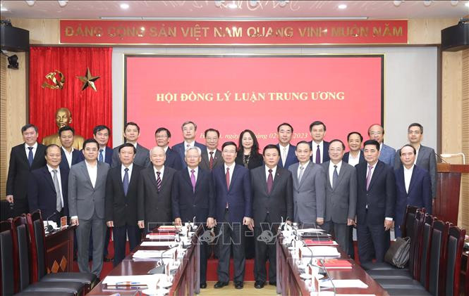 Thường trực Ban Bí thư Võ Văn Thưởng và các thành viên Hội đồng Lý luận Trung ương