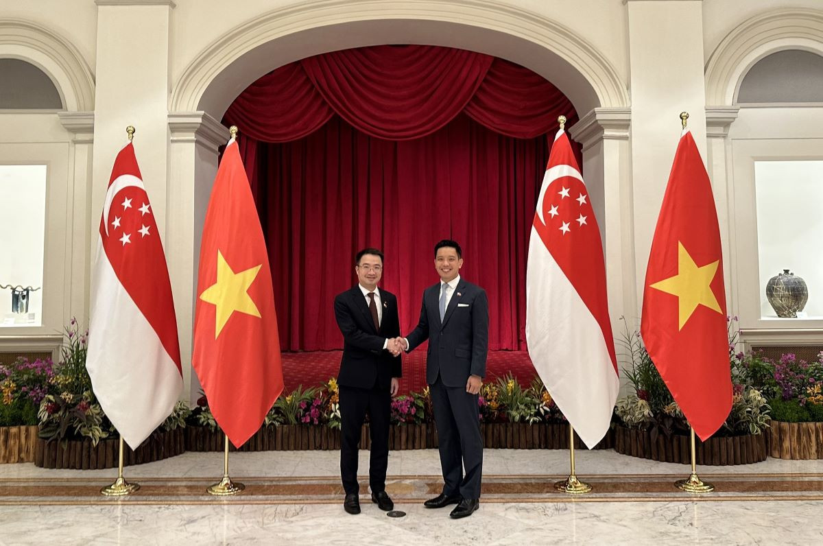 Anh Nguyễn Tường Lâm, Bí thư BCH Trung ương Đoàn Thanh niên Cộng sản Hồ Chí Minh, Phó Chủ nhiệm Thường trực Ủy ban Quốc gia về Thanh niên Việt Nam và Quốc vụ khanh Bộ Văn hóa, Cộng đồng, Thanh niên, Phó Chủ tịch Hội đồng Thanh niên Quốc gia Singapore Alvin Tan.