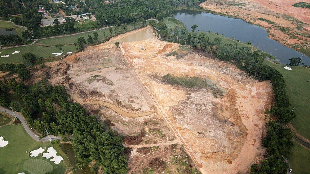 Một mảnh đất đã được san lấp tai hồ Đại Lải. Ảnh: Manh Thắng