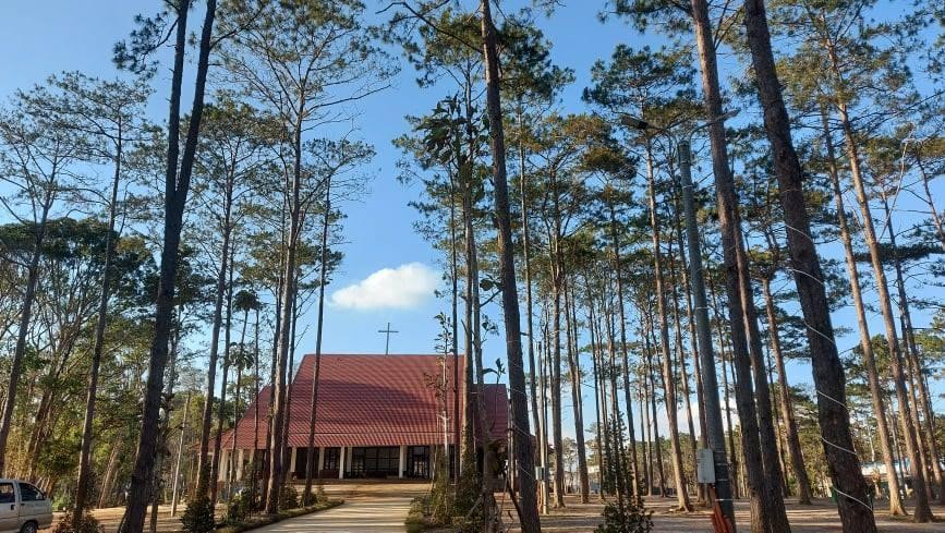 Khu vực Đức mẹ Măng Đen trở thành trung tâm hành hương. Ảnh: Đ.H