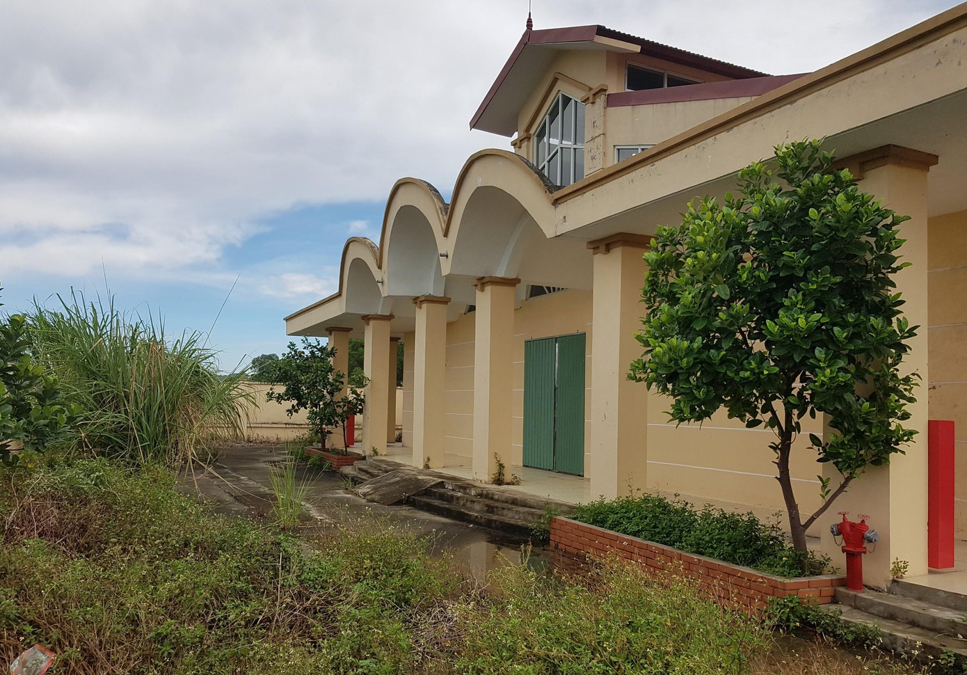 Khu vực chợ xây dựng kiên cố. Ảnh: Đ.C