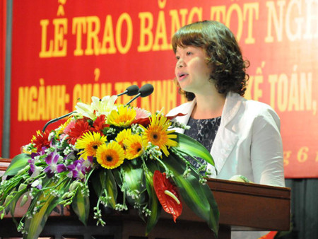 Bà Nguyễn Thúy Ngọc - Tổng Giám đốc Công ty Tiền Phong, Giám đốc Trung tâm đào tạo và Hướng nghiệp Tiền Phong phát biểu tại lễ tổng kết. Ảnh: Tuấn Nguyễn. Bà Nguyễn Thúy Ngọc - Tổng Giám đốc Công ty Tiền Phong, Giám đốc Trung tâm đào tạo và Hướng nghiệp Tiền Phong phát biểu tại lễ tổng kết. Ảnh: Tuấn Nguyễn