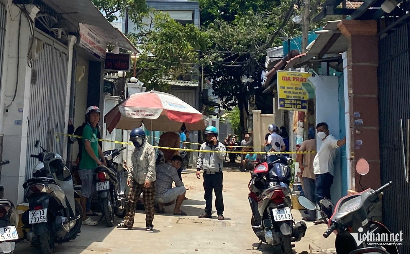 Rất đông người dân theo dõi vụ việc. Ảnh: TK.