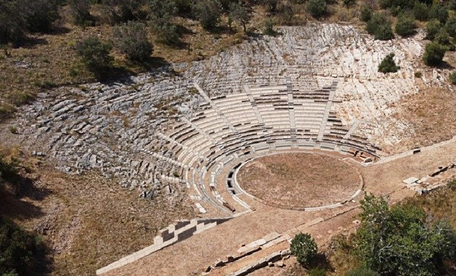 Tàn tích nhà hát cổ đại trên hòn đảo Hy Lạp - Ảnh: BỘ VĂN HÓA HY LẠP