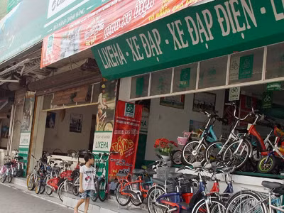 Những ngày qua lượng xe đạp điện bán ra tại các cửa hàng Hà Nội tăng 30-50% so với các năm trước. Ảnh: Trọng Đảng