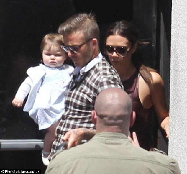 Vợ chồng VicBeck cùng công chúa nhỏ Harper đi ăn trưa mừng sinh nhật Vic tại nhà hàng Nobu Matsuisa