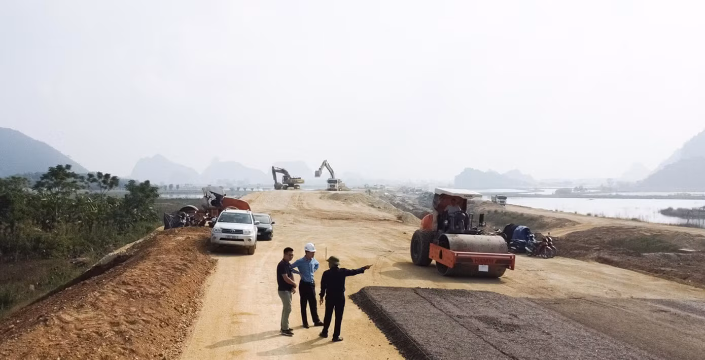 Thi công cao tốc Bắc - Nam giai đoạn 1. Ảnh minh hoạ. Thi công cao tốc Bắc - Nam giai đoạn 1. Ảnh minh hoạ.