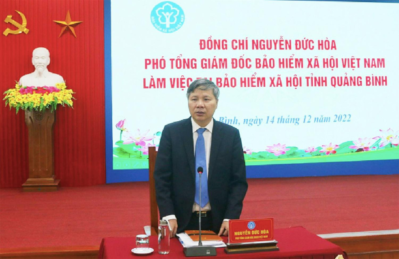 Phó Tổng Giám đốc BHXH Việt Nam Nguyễn Đức Hòa làm việc với BHXH Quảng Bình