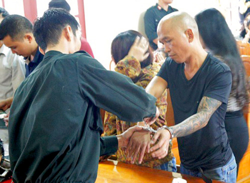 Trinh sát dầm mình 9 tiếng mưa rét phá sới bạc trong rừng ảnh 1