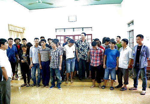 Trinh sát dầm mình 9 tiếng mưa rét phá sới bạc trong rừng ảnh 2