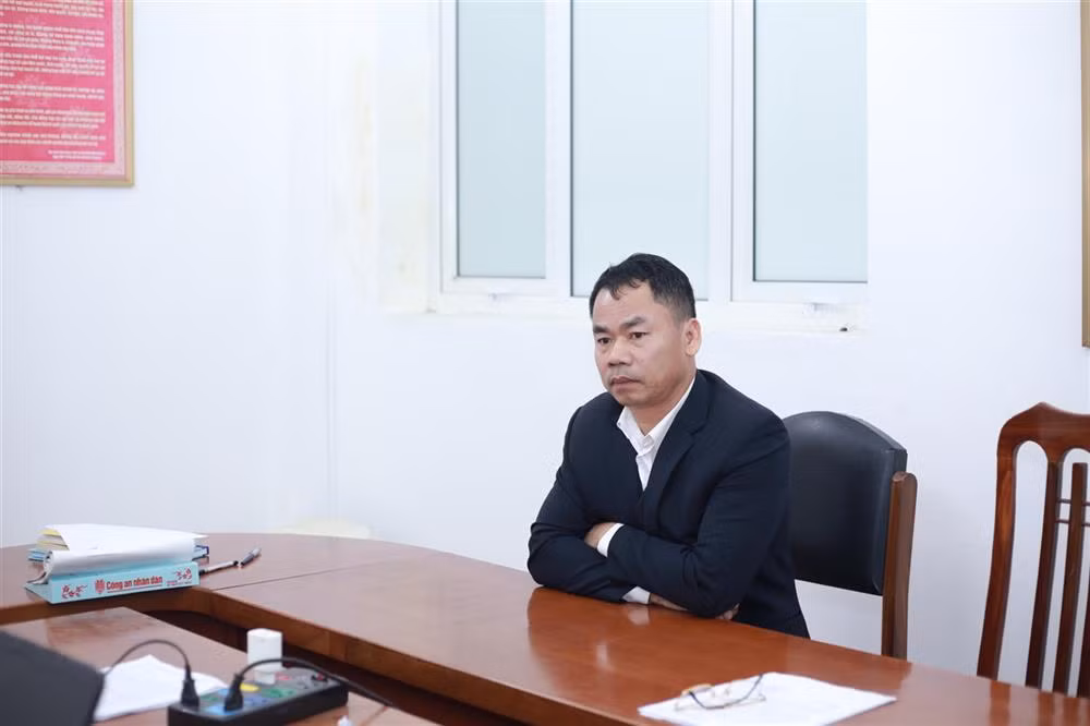Ông Bùi Văn Lích, Chủ tịch Liên đoàn Lao động huyện Lạc Sơn. Ông Bùi Văn Lích, Chủ tịch Liên đoàn Lao động huyện Lạc Sơn.
