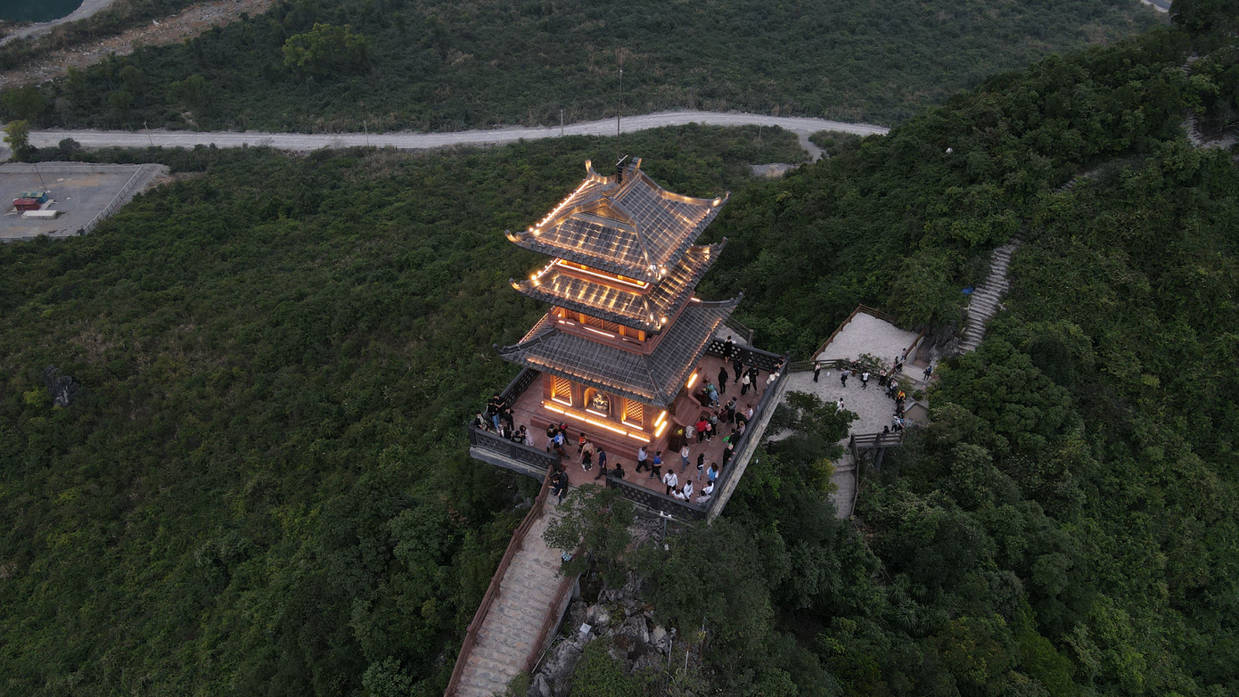 Chùa Ngọc nhìn từ trên cao. Ảnh: Đ.H