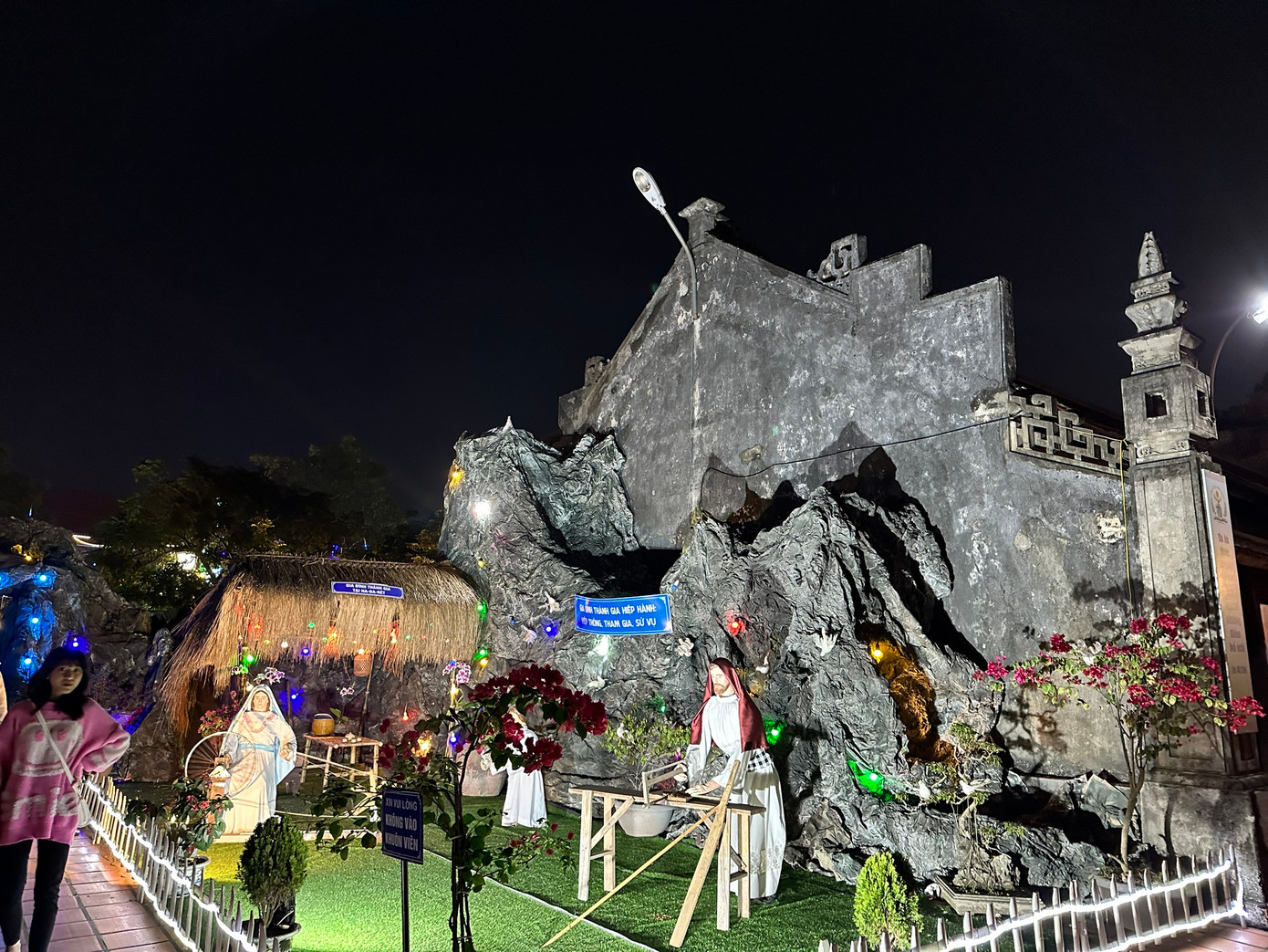 Cảnh thường nhật của gia đình Thánh gia. Cảnh thường nhật của gia đình Thánh gia.