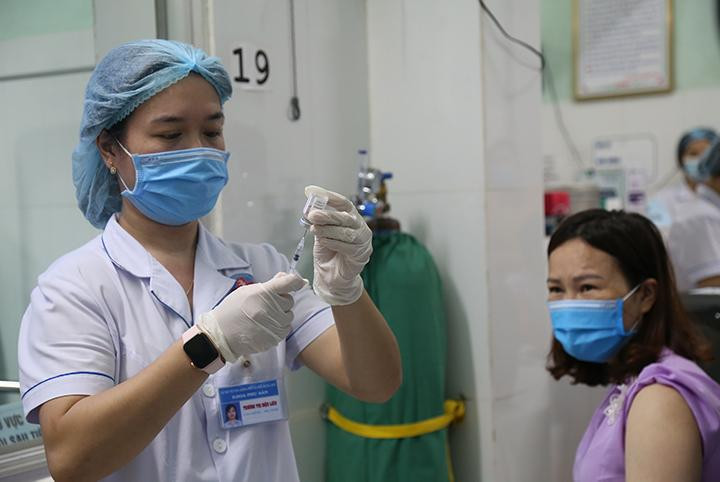 Chuẩn bị tiêm vắc xin COVID- 19