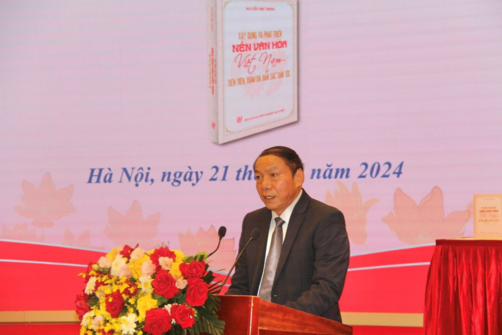 Ủy viên T.Ư Đảng, Bộ trưởng VHTTDL Nguyễn Văn Hùng cho rằng cuốn sách mới của Tổng Bí thư Nguyễn Phú Trọng là cẩm nang cho những người làm văn hóa.