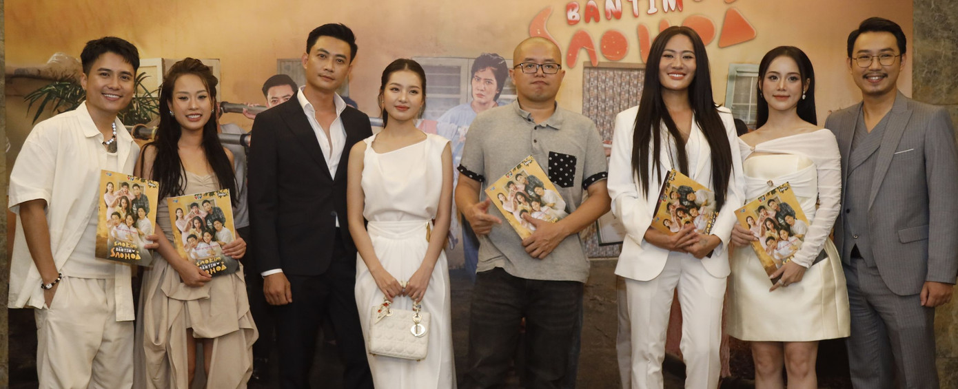 Sao Kim bắn tim sao Hỏa do Bùi Quốc Việt đạo diễn kể câu chuyện về cuộc sống hôn nhân của ba người bạn thân.