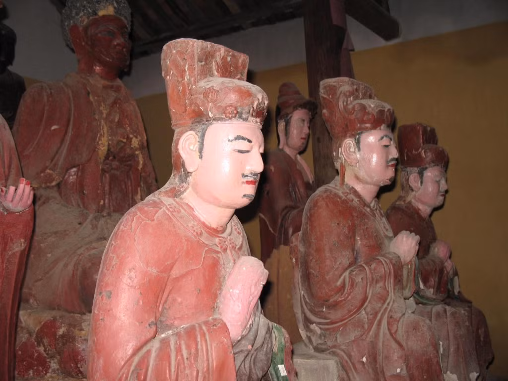 Pho tượng đất sét tại chùa Mỹ Cụ (thị xã Đông Triều, tỉnh Quảng Ninh) có niên đại thời nhà Mạc.
