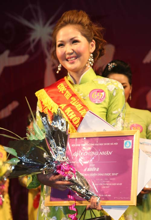 Á khôi hai được trao cho nữ sinh người Mông Cổ Ganbaatar Bolor Tsetseg 