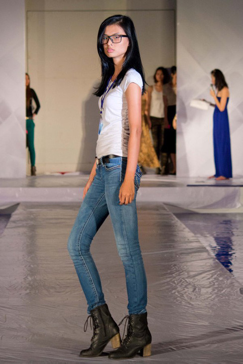 Thiên Trang khi thay đồ và trên sàn tập