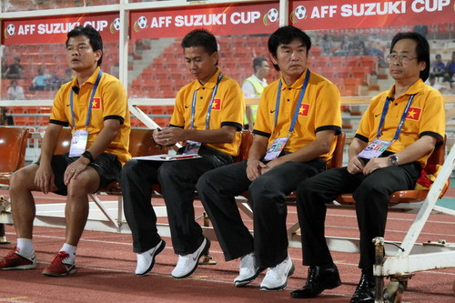 HLV Nguyễn Văn Sỹ, Hoàng Anh Tuấn lần lượt từ chối nhận nhiệm vụ tại ĐTQG. HLV Nguyễn Văn Sỹ, Hoàng Anh Tuấn lần lượt từ chối nhận nhiệm vụ tại ĐTQG