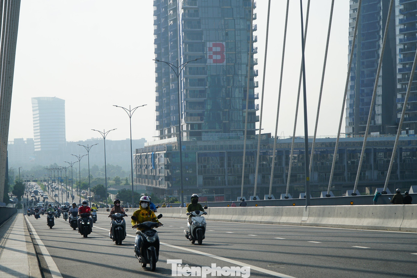 Sáng 12/10, nhiều khu vực tại TPHCM tiếp tục xuất hiện sương mù. Ảnh: Nhàn Lê Sáng 12/10, nhiều khu vực tại TPHCM tiếp tục xuất hiện sương mù. Ảnh: Nhàn Lê