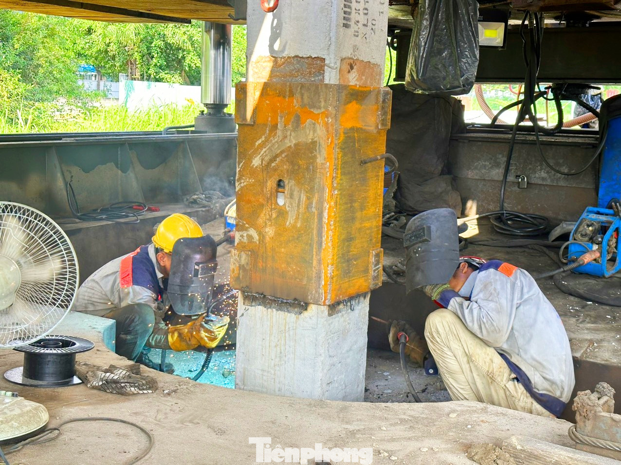 Chủ đầu tư cho biết đang khẩn trương phối hợp với các đơn vị liên quan di dời hạ tầng kỹ thuật để nhà thầu có mặt bằng thi công với quyết tâm đưa dự án vào sử dụng đúng tiến độ đã cam kết.