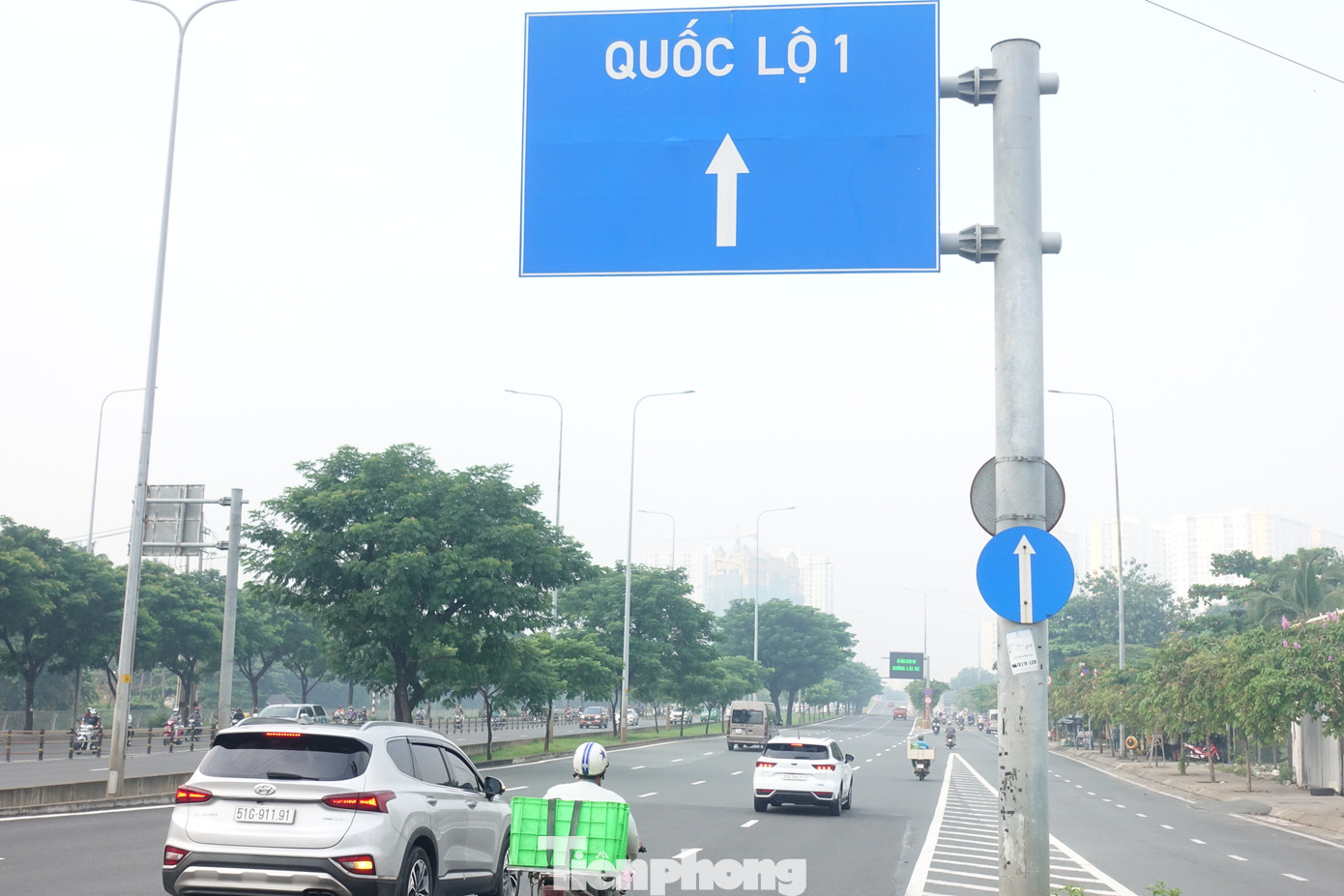 Đến gần 9 giờ sáng, sương mù mới bắt đầu tan dần.