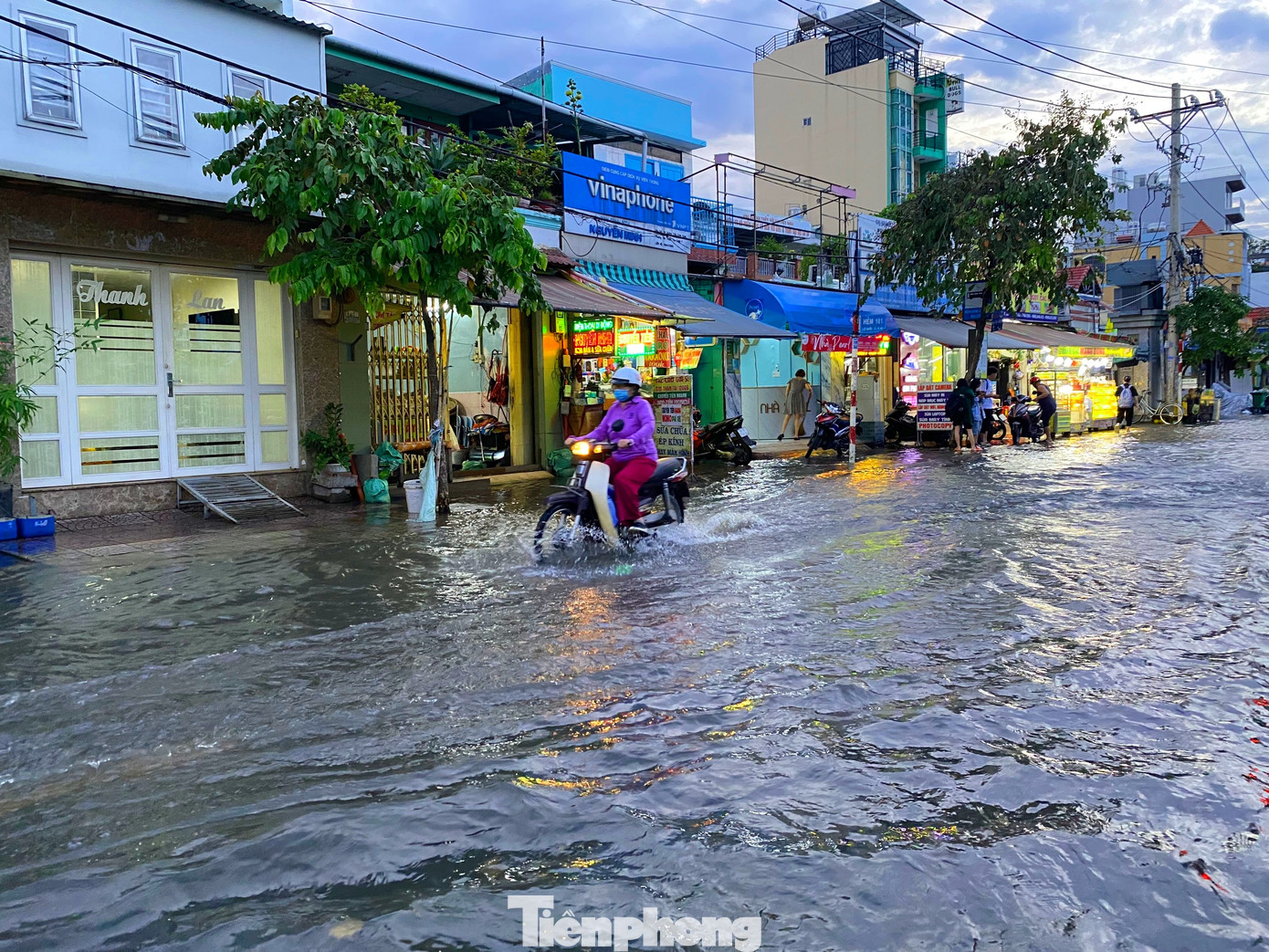 Thời gian xuất hiện đỉnh triều từ 4 - 6h và từ 17 - 19h hàng ngày.