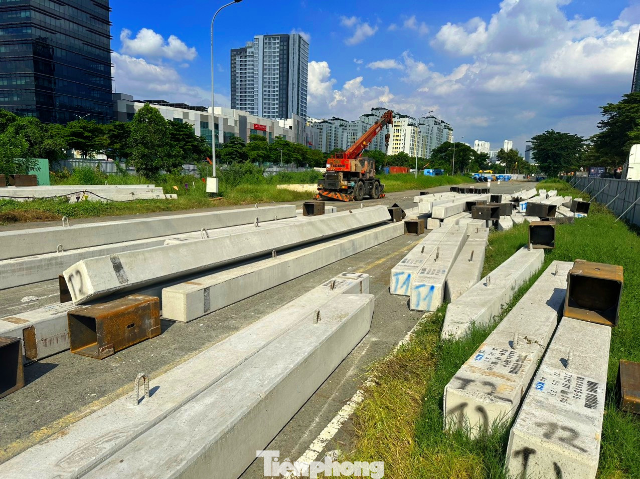 Ngày 15/10, đại diện Ban giao thông TPHCM cho biết, hiện nay dự án mới đạt hơn 40% khối lượng. Dự kiến gói thầu xây lắp hầm chui HC2 sẽ hoàn thành vào ngày 30/6/2024, gói thầu hầm chui HC1 (hướng đi về Phú Mỹ Hưng) dự kiến hoàn thành vào tháng 12/2024.