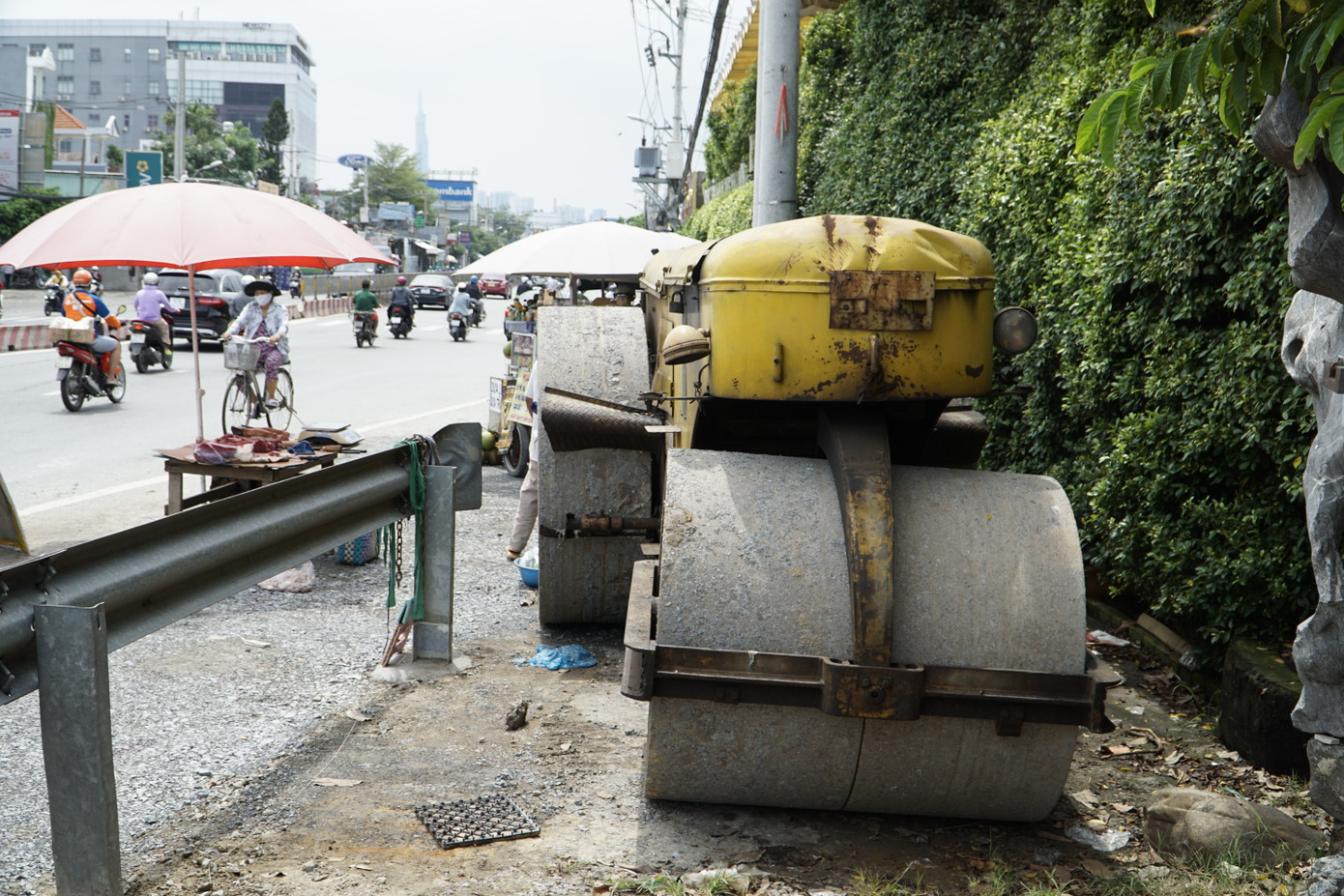 Phương tiện được tập kết ở phạm vi thi công dự án.