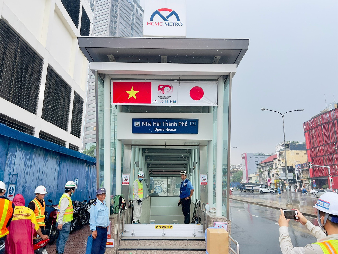 Khu vực lối vào ga Nhà hát Thành phố. Ảnh: MAUR