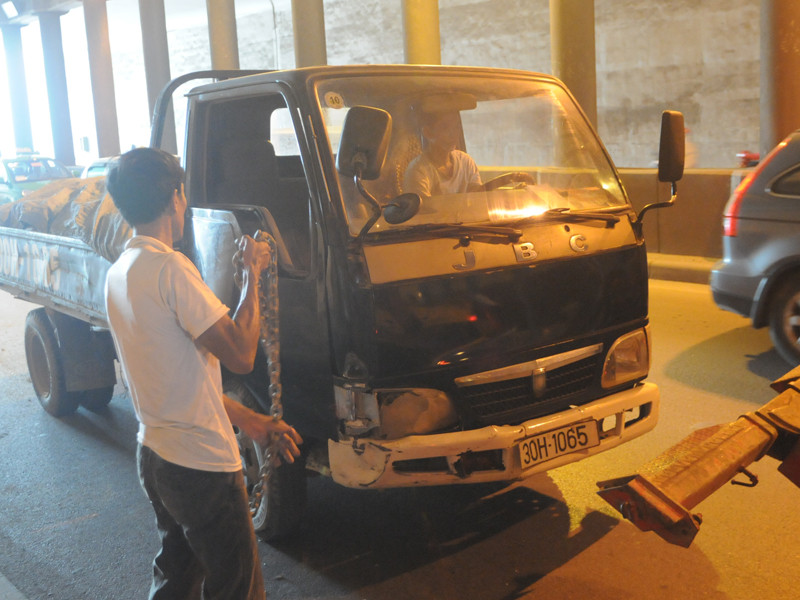 Lực lượng cứu hộ giao thông giải quyết vụ việc