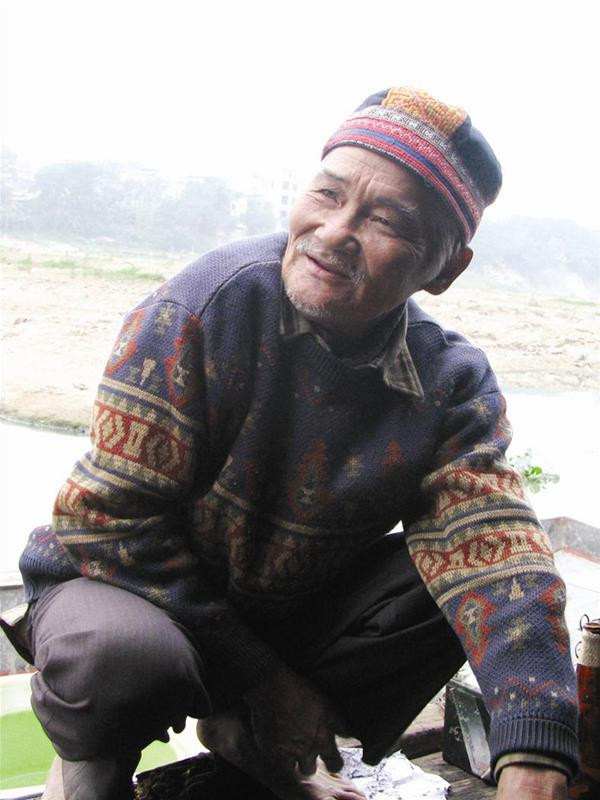 Ông Bài: “Tết đến nhớ con, cháu, nhớ quê mà không có tiền để về”