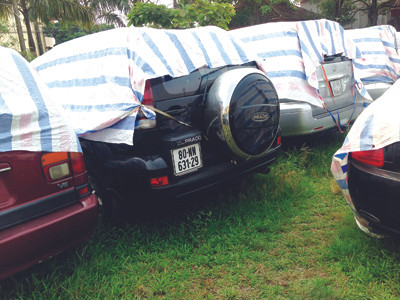 Những xe núp bóng đang chờ xử lý. Ảnh: CTV -tùng duy