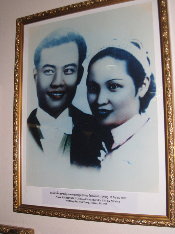 Hoàng thân Souphanouvong và phu nhân Nguyễn Thị Kỳ Nam trong ngày cưới 19-1-1938