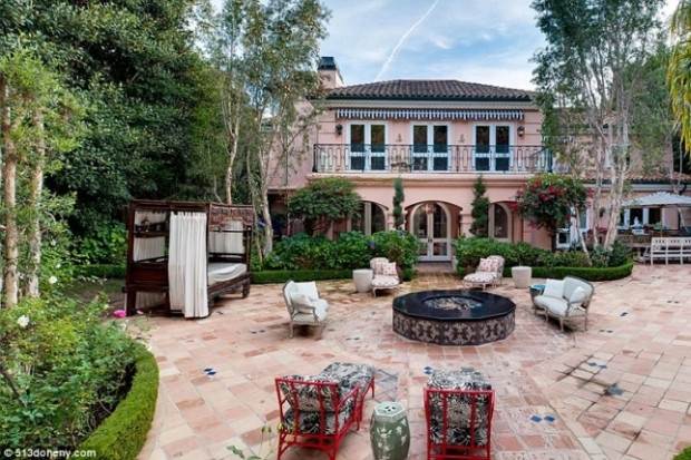 Phòng ngủ xa hoa va lộng lẫy Phòng chơi game hiện đại Phòng quần áo của Christina Aguilera Những phòng ngủ mang phong cách rất khác lạ Những chiếc đèn chùm lộng lẫy có mặt trong phòng tắm