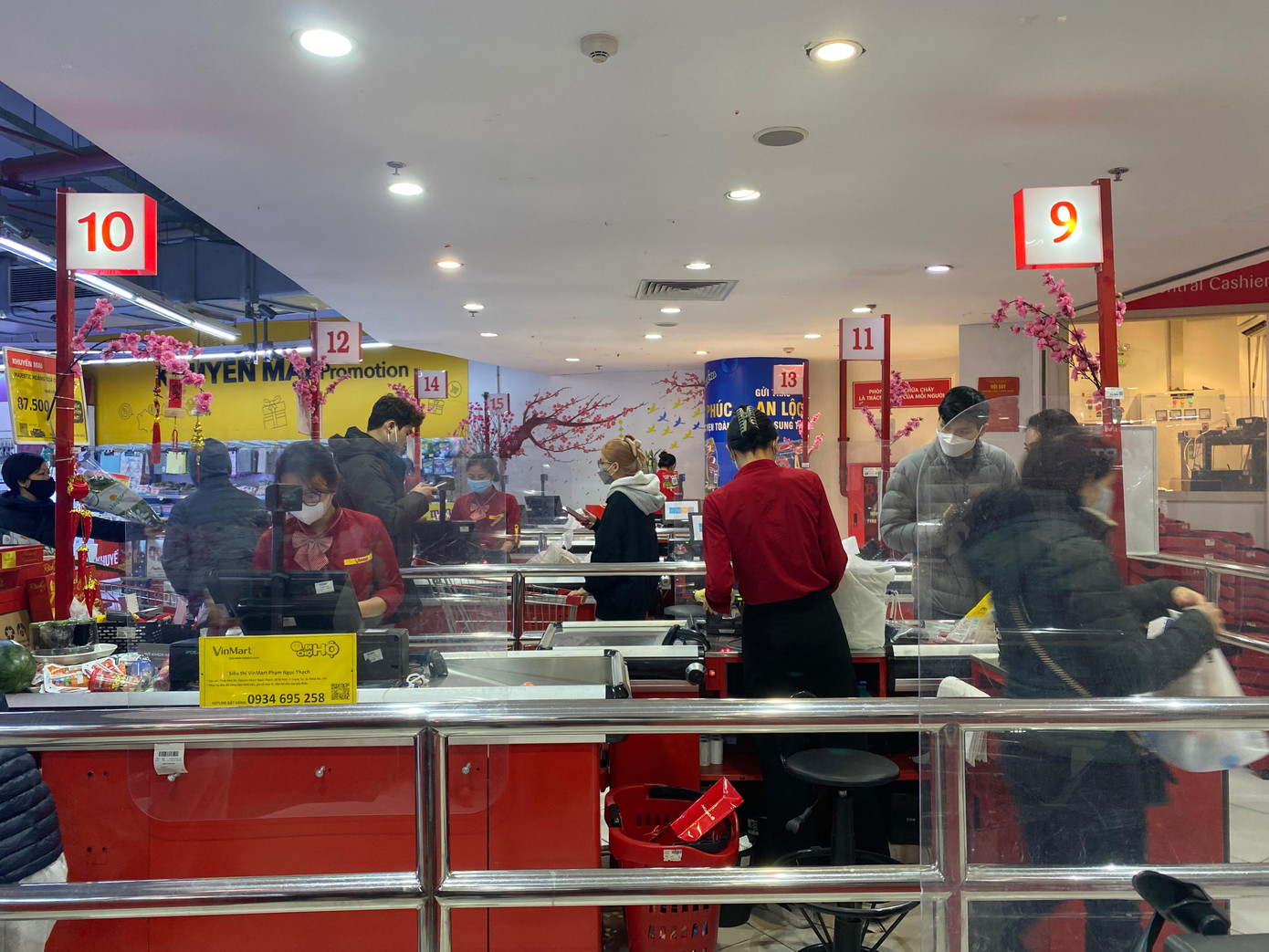 Quầy thanh toán hoạt động hết công suất nên khách không phải chờ đợi quá lâu