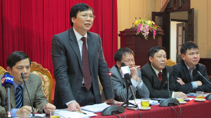 Trưởng Ban tuyên giáo Thành ủy Hà Nội Hồ Quang Lợi khẳng định “quan điểm của thành phố là không có vùng cấm trong xử lý người “chạy” công chức” - Ảnh: Xuân Long (Tuổi Trẻ)