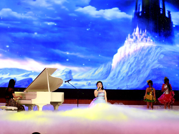 Chương trình còn có nhưng màn hát đơn ca