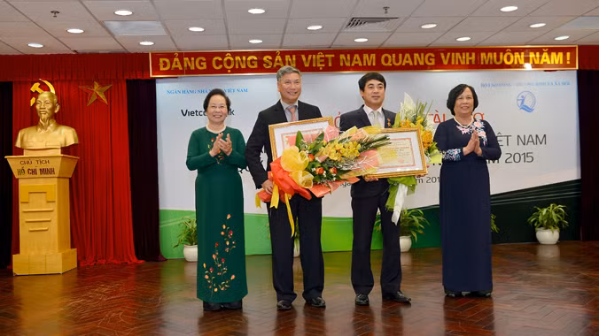 Phó Chủ tịch nước khen ngợi Vietcombank rót 4,6 tỷ xây trường khó khăn ảnh 1