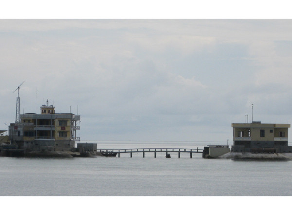 Đảo chìm Núi Le thuộc quần đảo Trường Sa, nơi thượng úy Đặng Đình Đức và chính trị viên Lê Xuân Hải thuộc đoàn E83 Hải quân đang làm nhiệm vụ. Đảo chìm Núi Le thuộc quần đảo Trường Sa, nơi thượng úy Đặng Đình Đức và chính trị viên Lê Xuân Hải thuộc đoàn E83 Hải quân đang làm nhiệm vụ