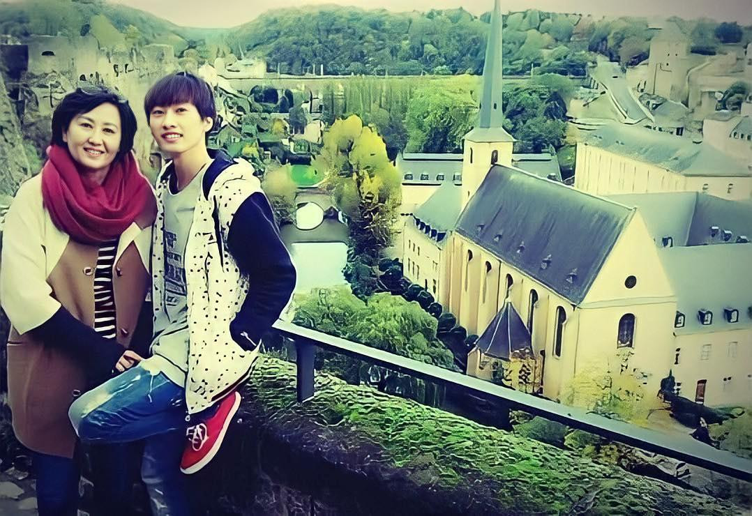 Eunhyuk và mẹ Eunhyuk và mẹ