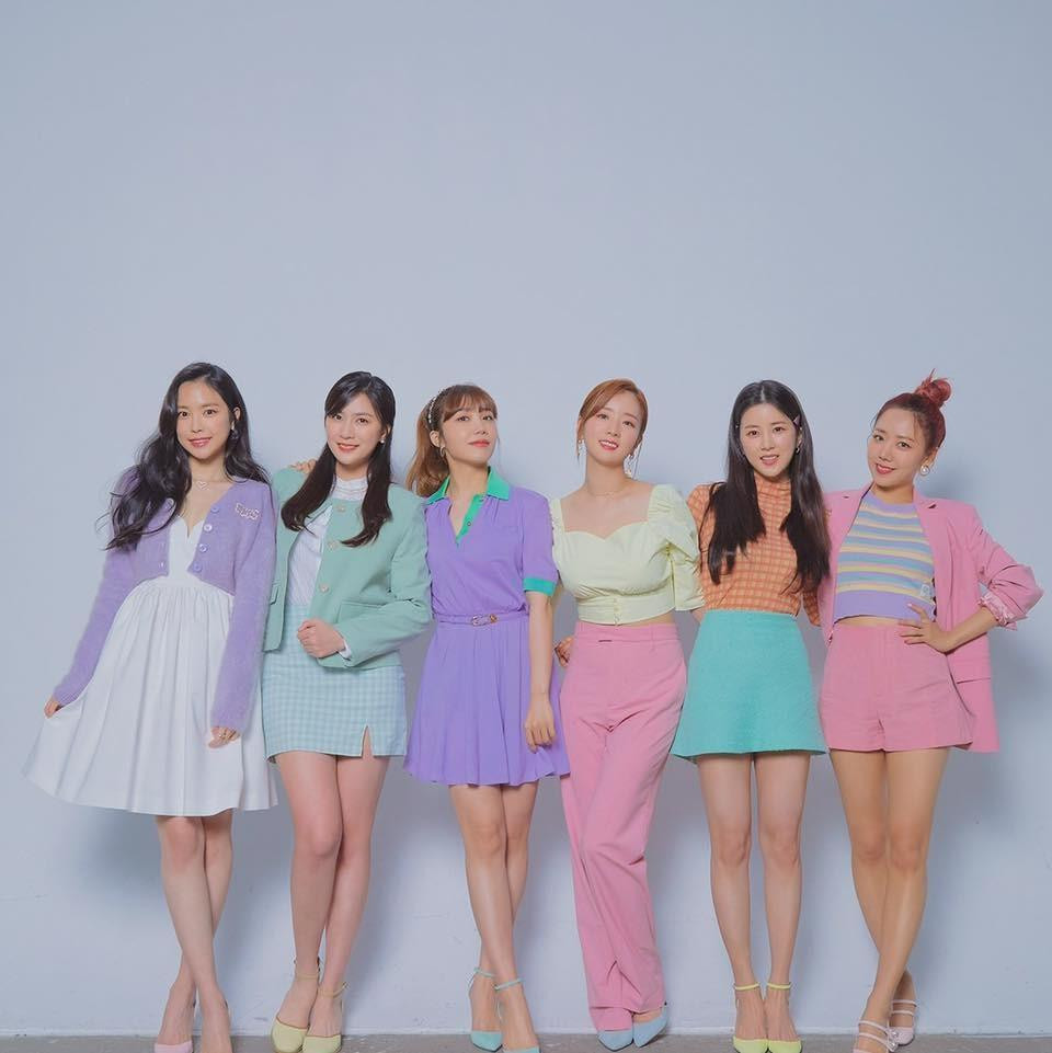 Ngoại trừ Naeun (ngoài cùng bên trái) cả 5 thành viên còn lại của Apink đều tiếp tục gia hạn hợp đồng Ngoại trừ Naeun (ngoài cùng bên trái) cả 5 thành viên còn lại của Apink đều tiếp tục gia hạn hợp đồng